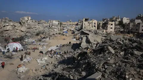 Israeli Tanks Push into Key Gazan Residential Area