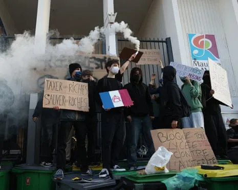 New France's PM Under Mounting Scrutiny as Nationwide Protests Disrupt Schools and Transportation