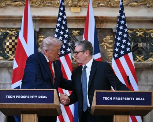 Donald Trump Turns Fire on Putin and Praises UK in Joint Appearance with Keir Starmer
