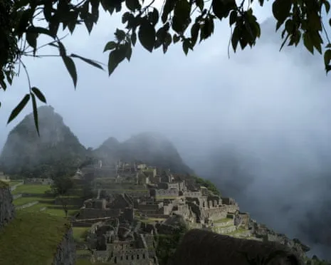 Rocks blocking Train Tracks Leave Nearly 1,000 Tourists at the Inca Citadel
